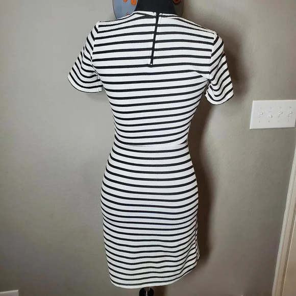 Soprano Stretchy Striped Fit & Flare Short Sleeve Dress Size XS White Black NWOT - Picture 11 of 16